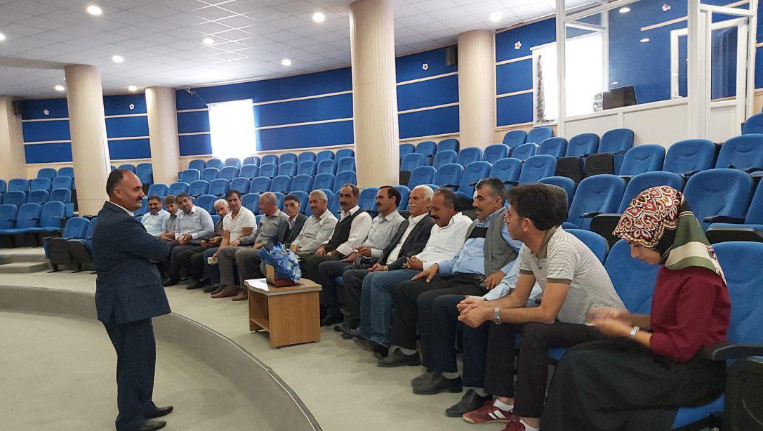 İlçe Milli Eğitim Müdürü Ahmet AYDIN Tarafından Taşıma Yapan Personellere Yönelik Seminer Verildi.