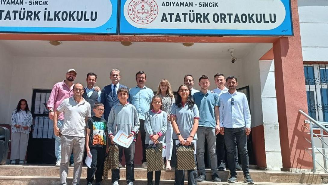 İLÇEMİZDE KARNE GÜNÜ SEVİNCİ